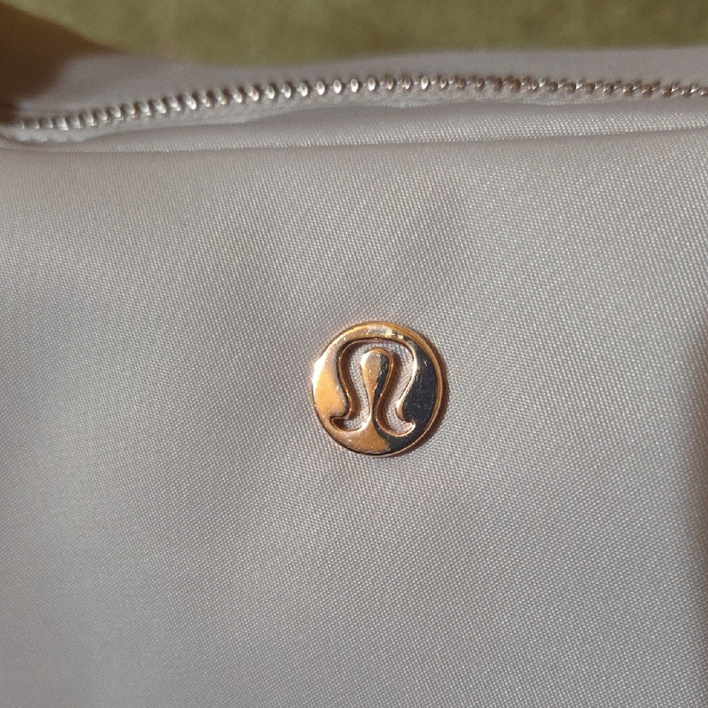 lululemon athletica Light Blush Shoulder Hobo Bag NWT Pink - Picture 6 of 7